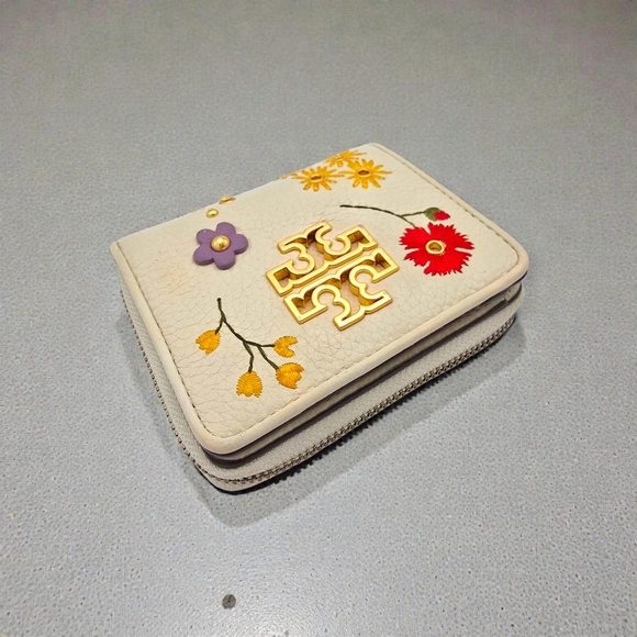 Tory Burch Britten Floral Embroidered Wallet Ivory Boho Pebbled Leather - Picture 15 of 17